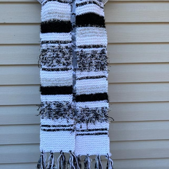 Handknit Scarf - Picture 4 of 4